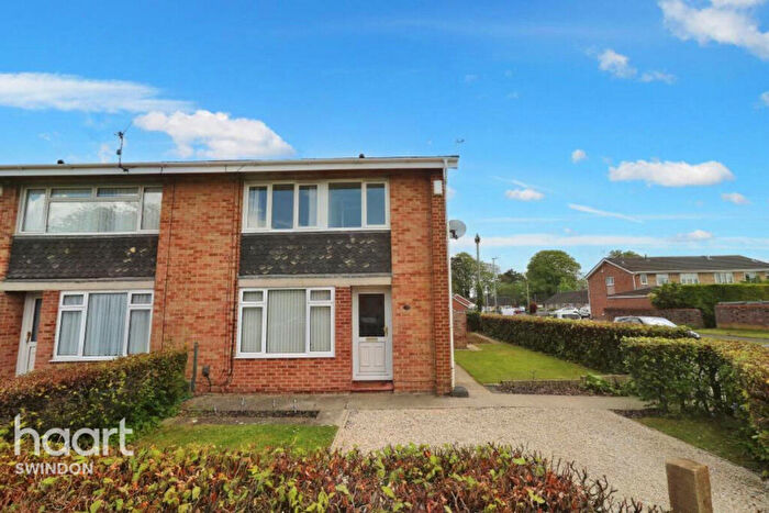 3 Bedroom Terraced House To Rent In Ridgeway Road, Swindon, SN2