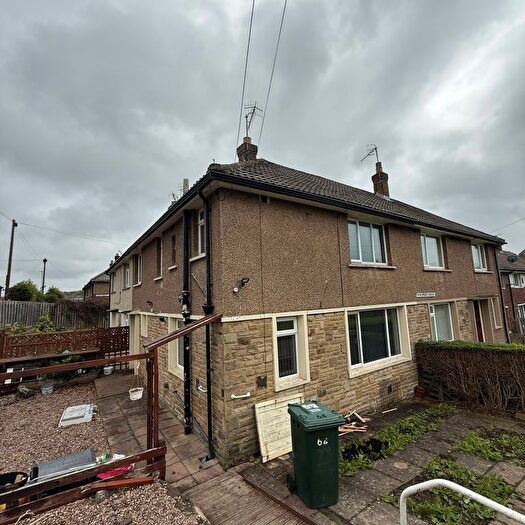 3 Bedroom Semi-Detached House To Rent In Glenwood Avenue, Bradford, Baildon, BD17