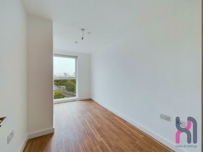3 Bedroom Apartment To Rent In Pomona Strand, Manchester, Greater Manchester, M16