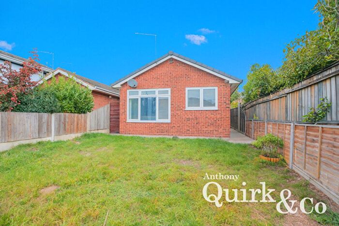 2 Bedroom Detached Bungalow For Sale In Tantelen Avenue, Canvey Island, SS8