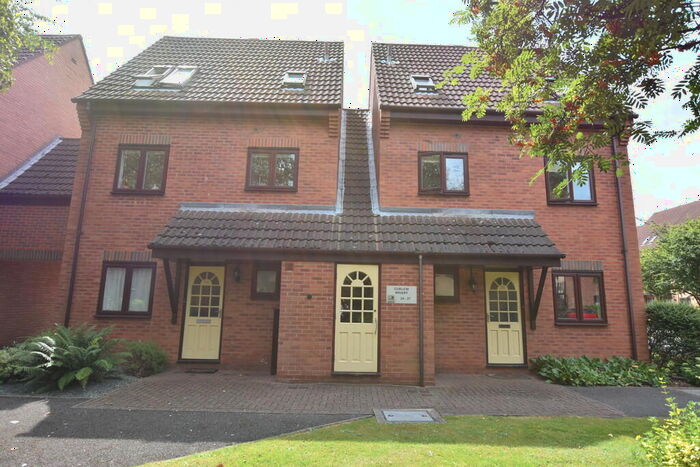 2 Bedroom Apartment To Rent In Curlew Wharf, Castle Marina, NG7