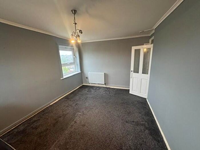 2 Bedroom Flat To Rent In Rycroft Towers, Leeds, West Yorkshire, LS13