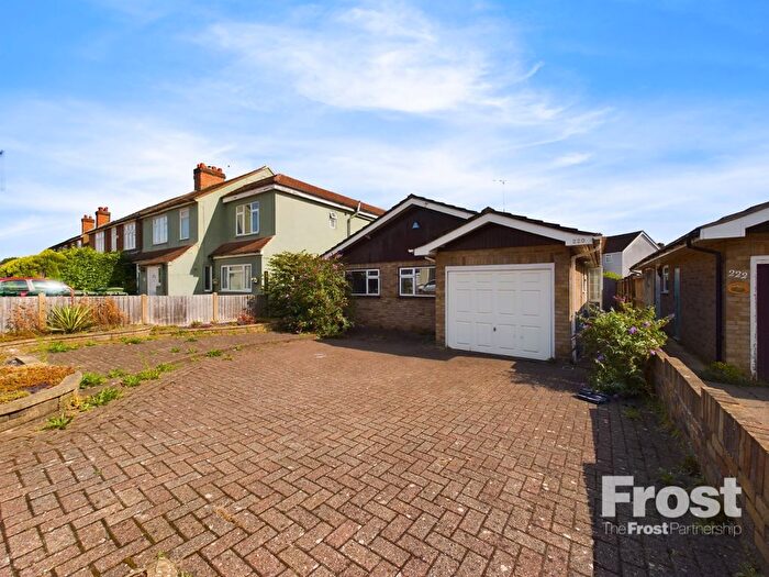 3 Bedroom Bungalow To Rent In Stanwell Road, Ashford, Surrey, TW15