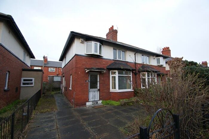 3 Bedroom Semi-Detached House To Rent In Brudenell Road, Hyde Park, Leeds, LS6