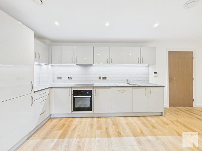 2 Bedroom Apartment To Rent In Apt :: The Quarters, M1