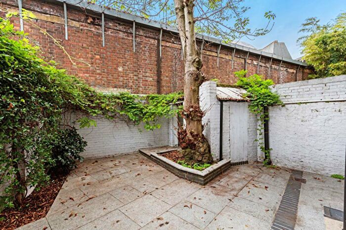 2 Bedroom Maisonette To Rent In Keystone Crescent, London, N1