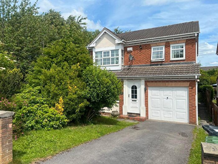 4 Bedroom House To Rent In Redwood Drive, Huddersfield, HD2