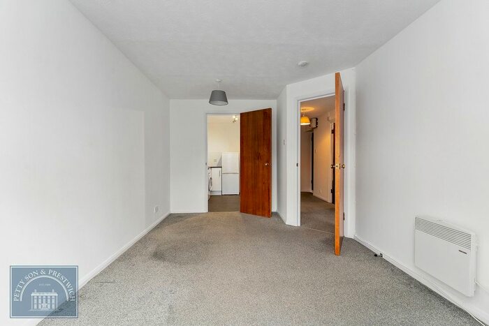 1 Bedroom Flat To Rent In Forest Road, London, E17