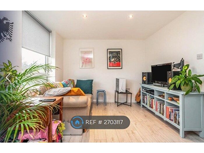 1 Bedroom Flat To Rent In New Road Avenue, Chatham, ME4