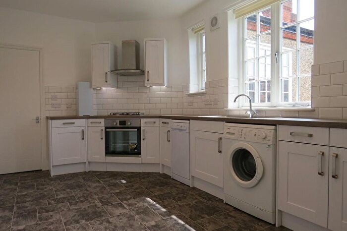 2 Bedroom Flat To Rent In Dekker Road, Dulwich Village, London, SE21