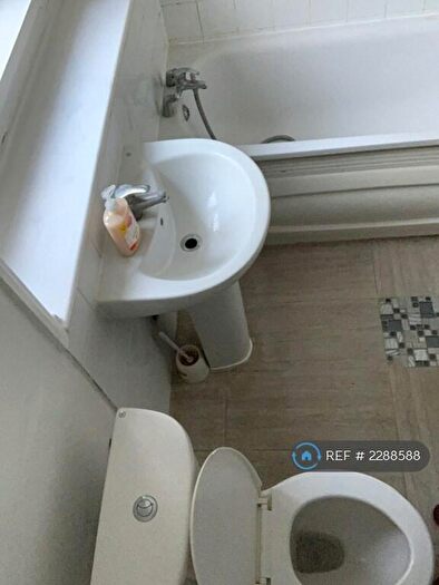 2 Bedroom Flat To Rent In Chingford Lane, Woodford Green, IG8