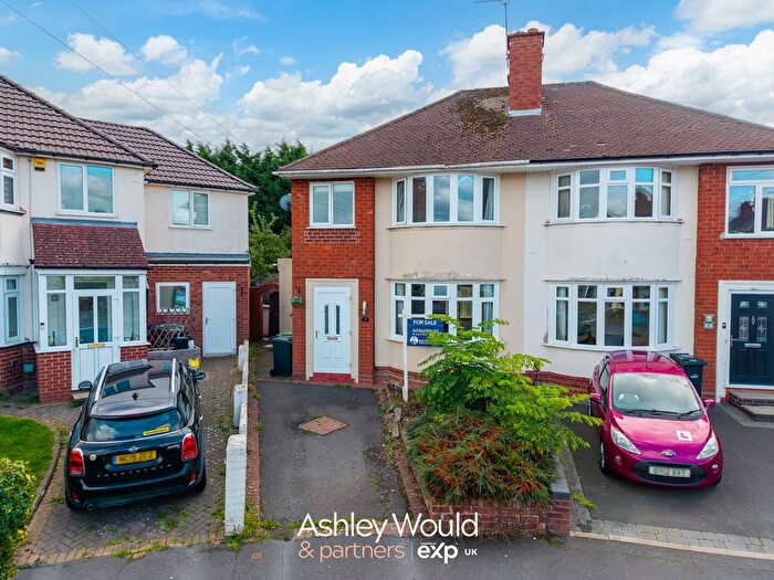 3 Bedroom Semi-Detached House For Sale In Windsor Close, Halesowen, B63