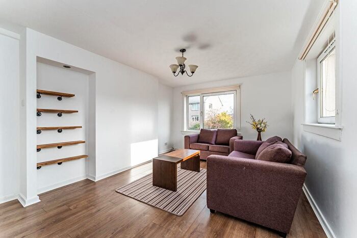 2 Bedroom Flat To Rent In Firrhill Crescent, Edinburgh, EH13