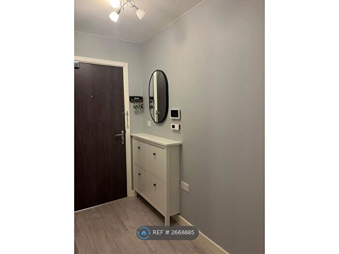 2 Bedroom Flat To Rent In Maya House, Hayes, UB3