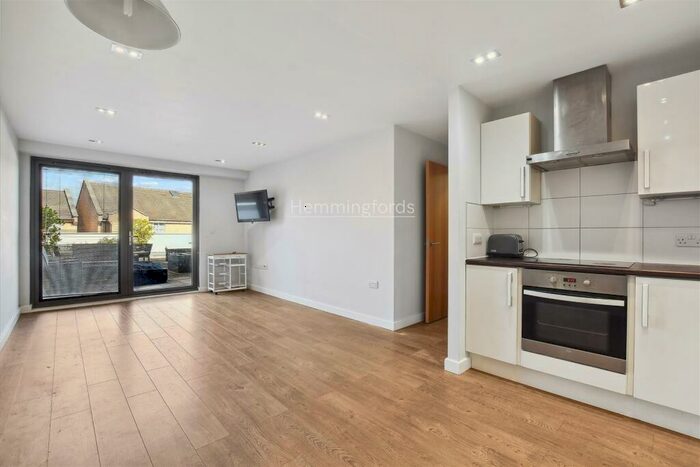 2 Bedroom Apartment To Rent In Pindoria House Mintern Street, N1