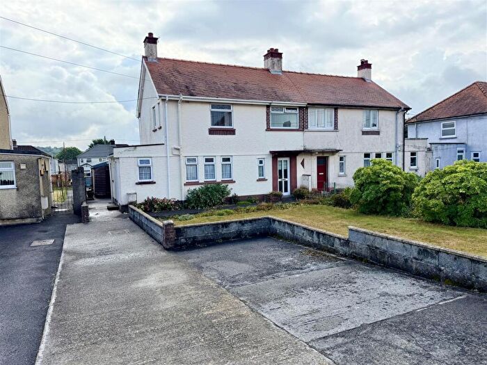 3 Bedroom Semi-Detached House For Sale In Blaenau Road, Llandybie, Ammanford, SA18