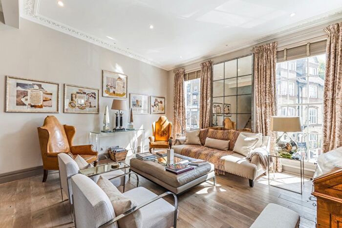 3 Bedroom Flat To Rent In Walton Street, Knightsbridge, SW3