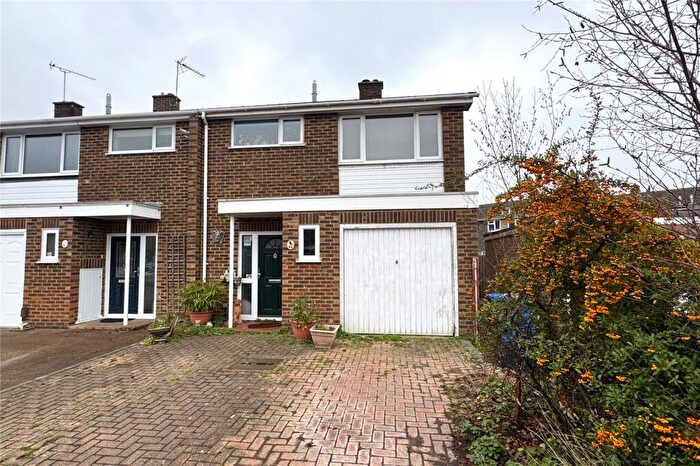 3 Bedroom House For Sale In Avon Close, Farnborough, Hampshire, GU14