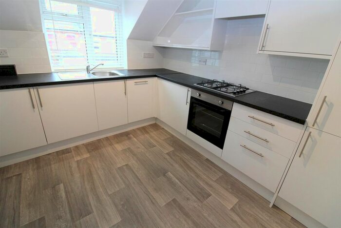 3 Bedroom Flat To Rent In Westfield Road, Caversham, Reading, RG4