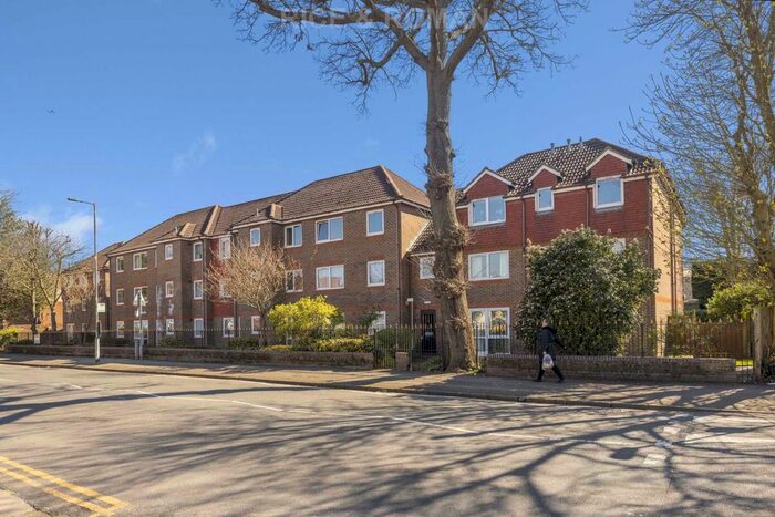 1 Bedroom Flat To Rent In The Meads, Windsor, SL4