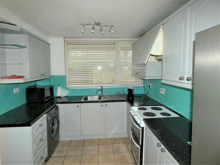 4 Bedroom Maisonette To Rent In Hitchin Square, Bow, E3