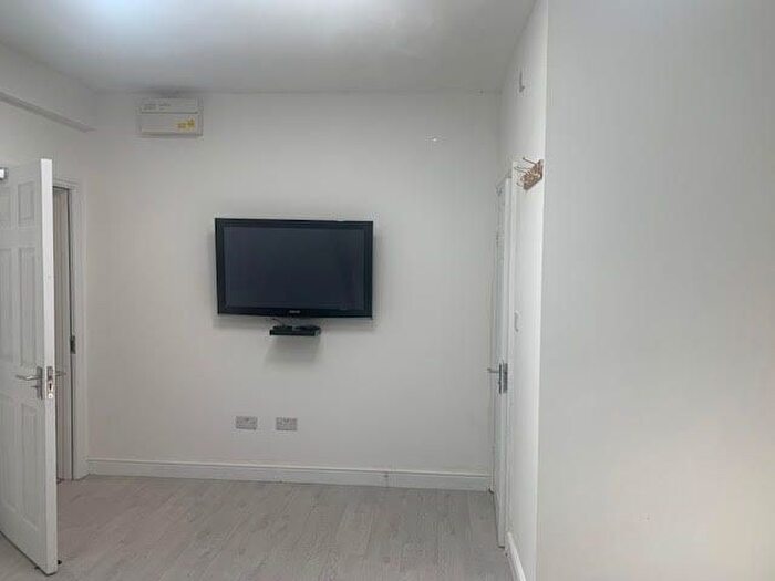 Studio To Rent In Haunch Lane, Birmingham, B13