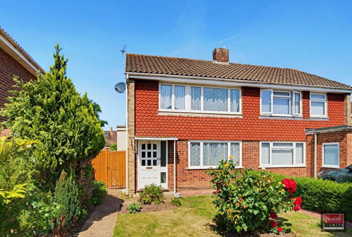 3 Bedroom Semi-Detached House For Sale In Bancroft Close, Ashford, TW15