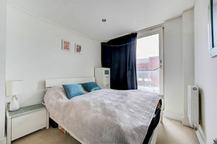 1 Bedroom Flat To Rent In Distillery Tower, Deptford, London, SE8
