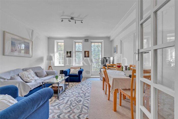3 Bedroom Apartment To Rent In West Heath Court, North End Road, London, NW11