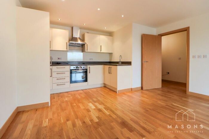 2 Bedroom Flat To Rent In Walsworth Road, Hitchin, Hertfordshire, SG4
