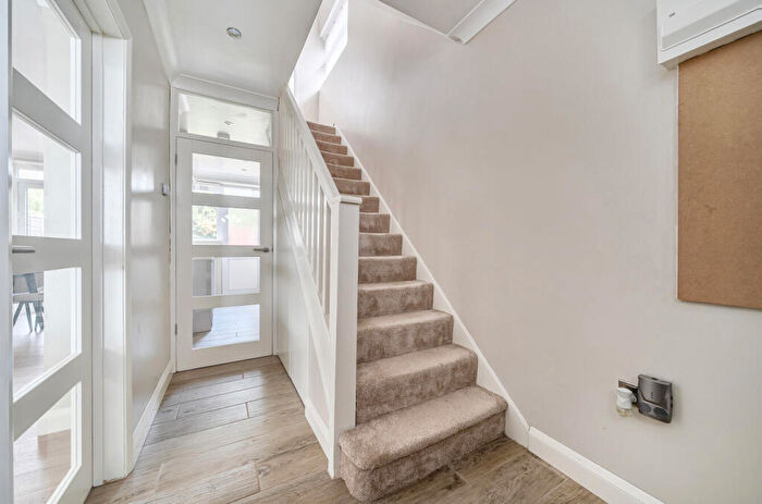 3 Bedroom End Of Terrace House For Sale In Chilwick Road, Slough, Berkshire, SL2