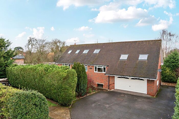 4 Bedroom Detached House For Sale In Towpath, Shepperton, TW17