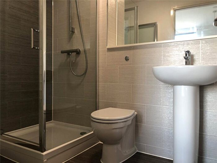 2 Bedroom Flat To Rent In Aire, Cross Green Lane, LS9