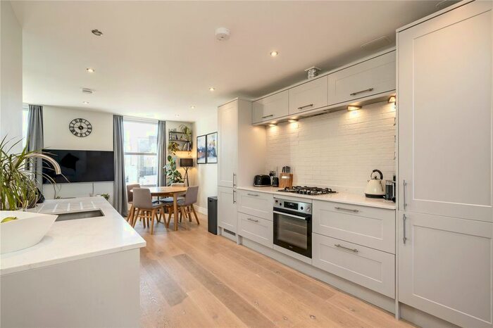 2 Bedroom Flat To Rent In Finborough Road, London, SW10