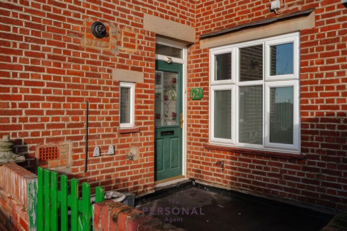 4 Bedroom Flat To Rent In Stoneleigh Broadway, Epsom, KT17