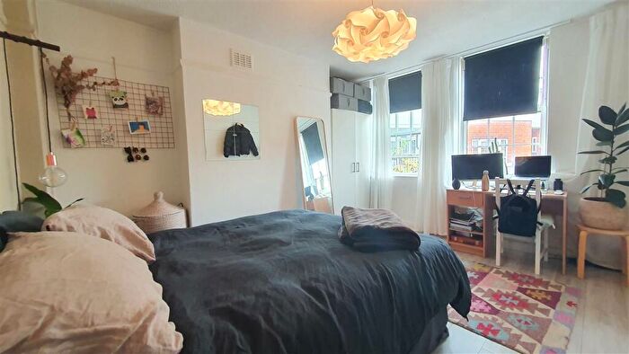 3 Bedroom Apartment To Rent In Una House, Prince Of Wales Road, London, NW5