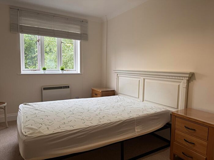 2 Bedroom Apartment To Rent In Swan Court, Paradise Street, OX1