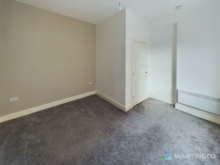 2 Bedroom Flat For Sale In Clifton Drive North, Lytham St Annes, FY8