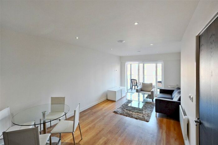 1 Bedroom Flat To Rent In Commander Avenue, Barnet, NW9
