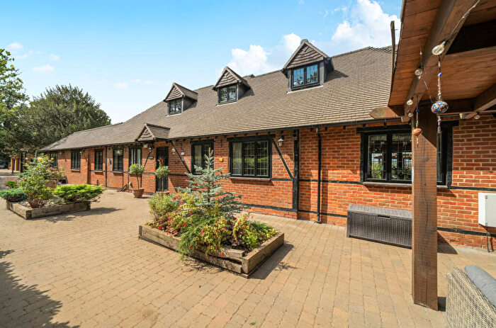 6 Bedroom Detached House For Sale In Heathlands Road, Wokingham, Berkshire, RG40
