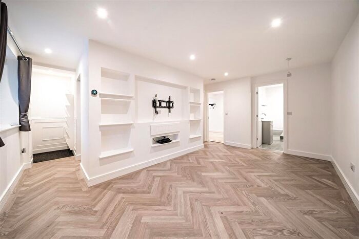 1 Bedroom Maisonette To Rent In Woodham Lane, New Haw, Addlestone, KT15