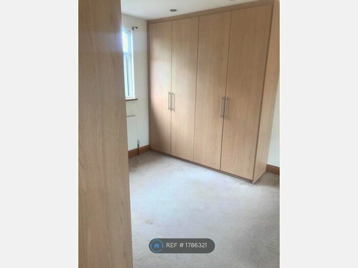 6 Bedroom Semi-Detached House To Rent In Woodgrange Avenue, London, N12