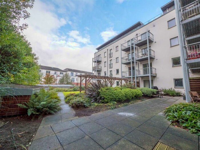 2 Bedroom Flat To Rent In Telford Grove, Crewe Toll, Edinburgh, EH4