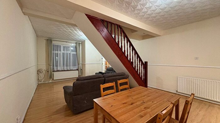 3 Bedroom Terraced House To Rent In Roman Road, Ilford, IG1