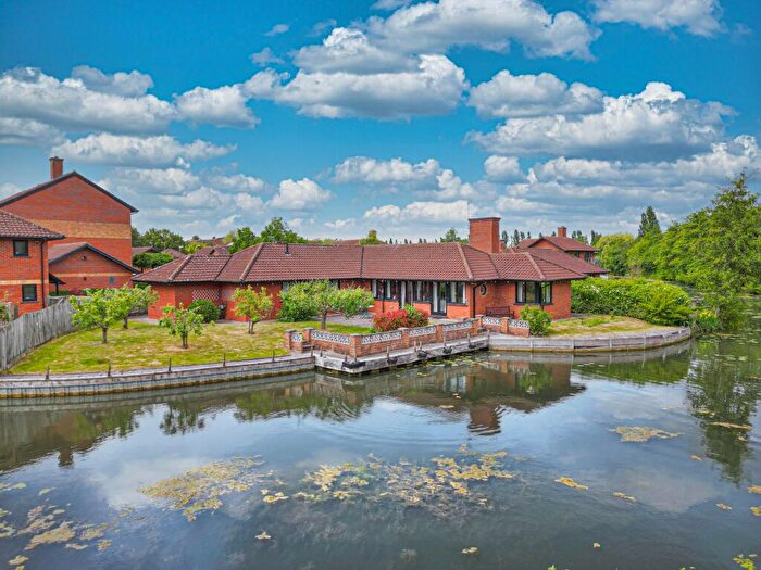 4 Bedroom Detached Bungalow For Sale In Skeats Wharf, Pennyland, MK15