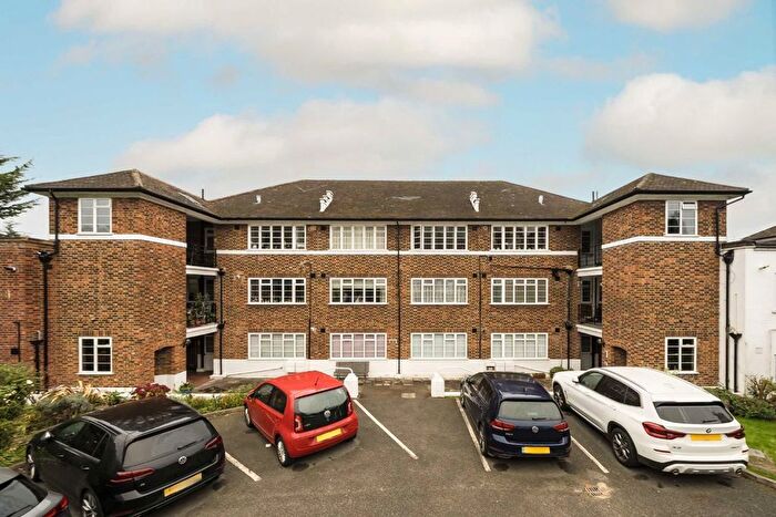 3 Bedroom Flat To Rent In Raymond Road, London, SW19