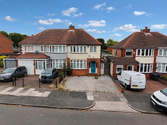 3 Bedroom Semi-Detached House For Sale In Willclare Road, Sheldon, Birmingham, West Midlands, B26