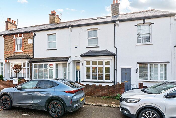 3 Bedroom Detached House For Sale In Braemar Road, Brentford, TW8