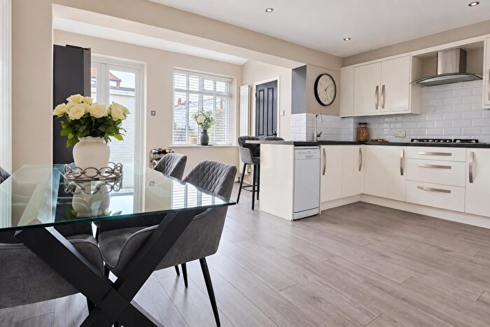 3 Bedroom Terraced House For Sale In Broadway, Gillingham, ME8