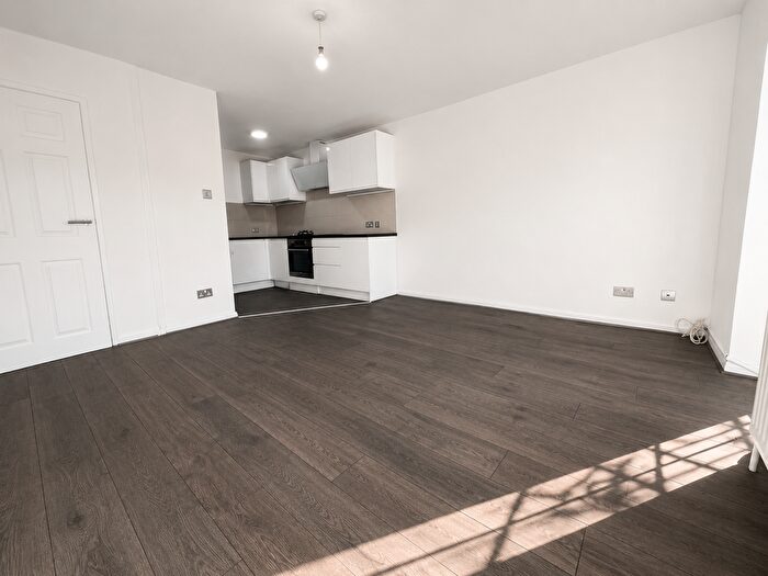2 Bedroom Flat To Rent In Forest Road, London, E11